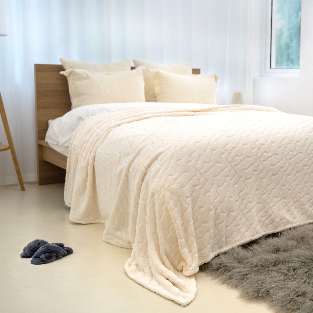 Cozy Bliss Milky Pluche Plaid