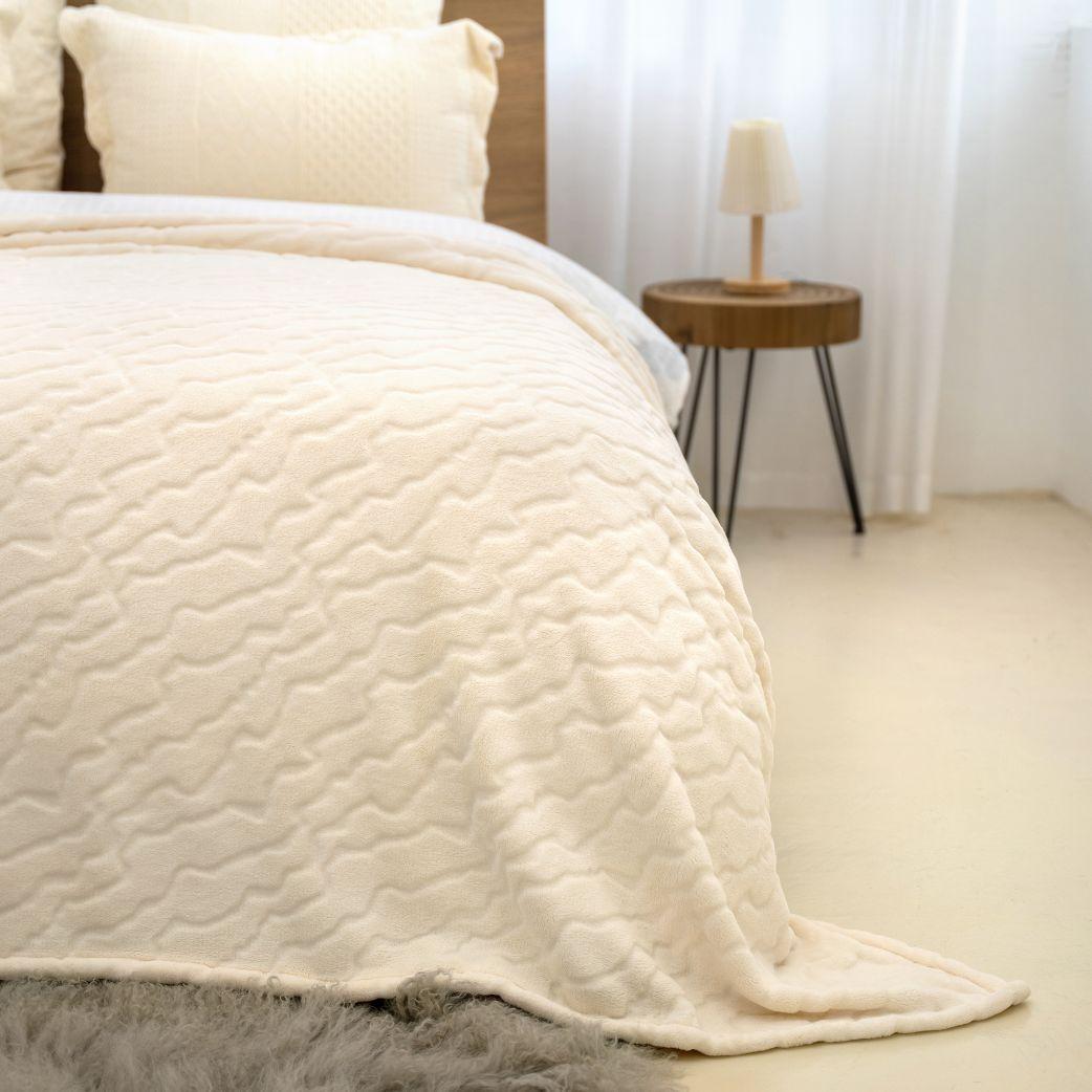 Cozy Bliss Milky Pluche Plaid