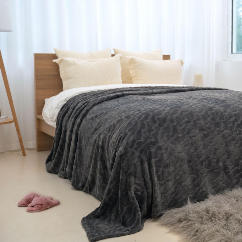 Cozy Bliss Milky Pluche Plaid