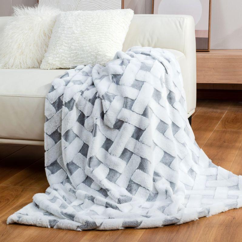 Cozy Bliss Milky Pluche Plaid