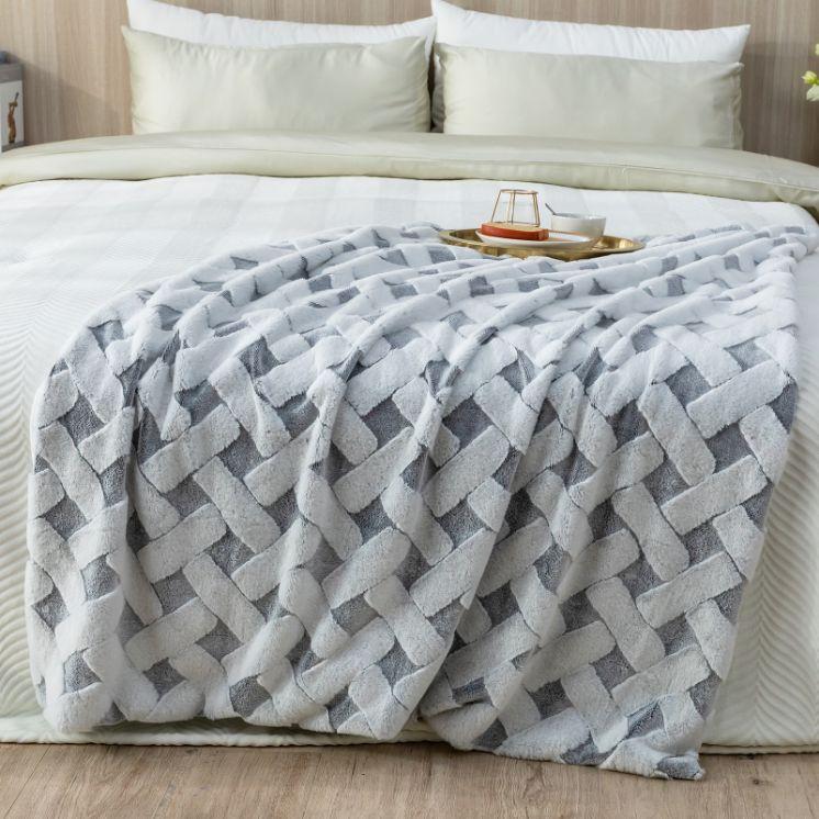 Cozy Bliss Milky Pluche Plaid