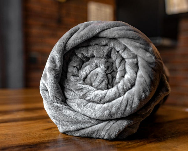 Coral-Fleece-Decke van der Valk – Grau