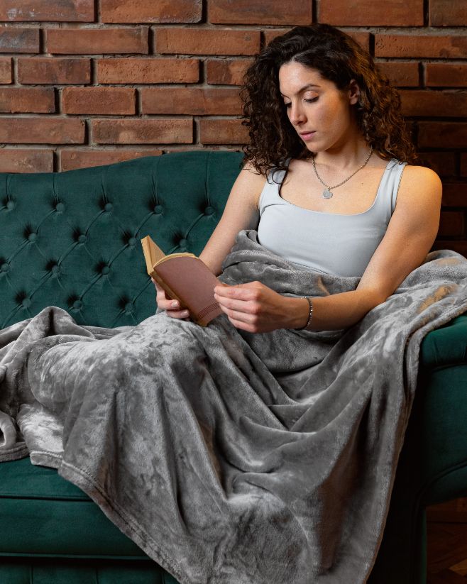 Coral-Fleece-Decke van der Valk – Grau