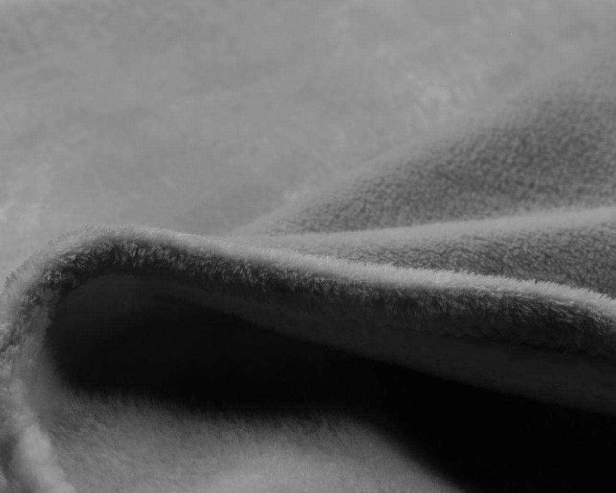 Coral-Fleece-Decke van der Valk – Grau