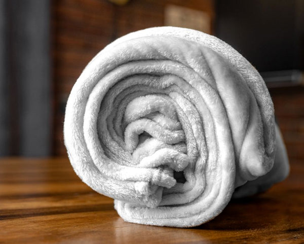 Korall-Fleece-Decke van der Valk - Weiß